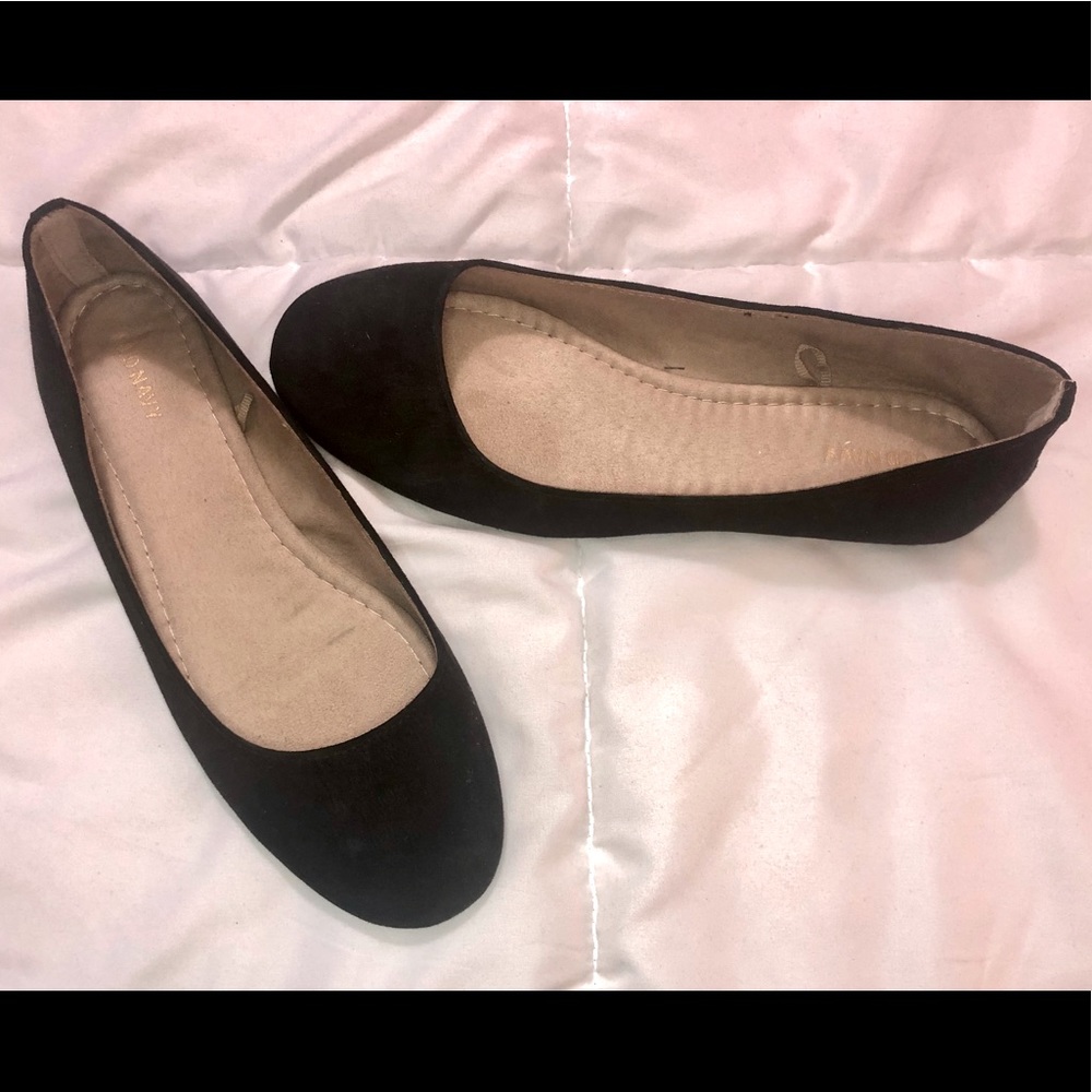 NWOT Old Navy black flat dressy shoes. Size 8.5.
